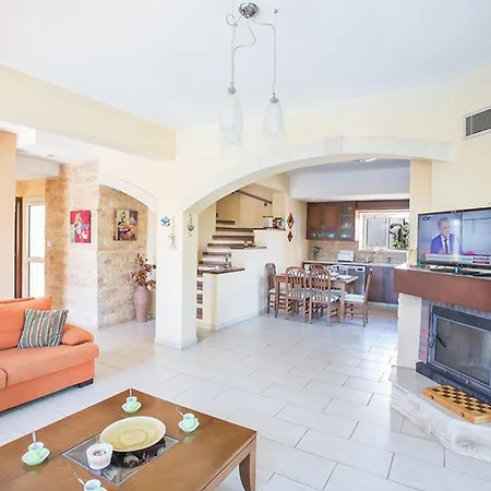 Matronas Titan - Stunning 5 Bedroom Protaras With Private Pool - Close To The