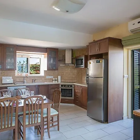 Matronas Titan - Stunning 5 Bedroom Protaras With Private Pool *